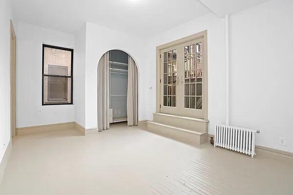 Rented by Douglas Elliman | media 13