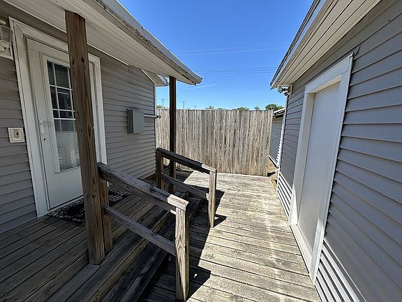 3rd image of 309 W Parallel St