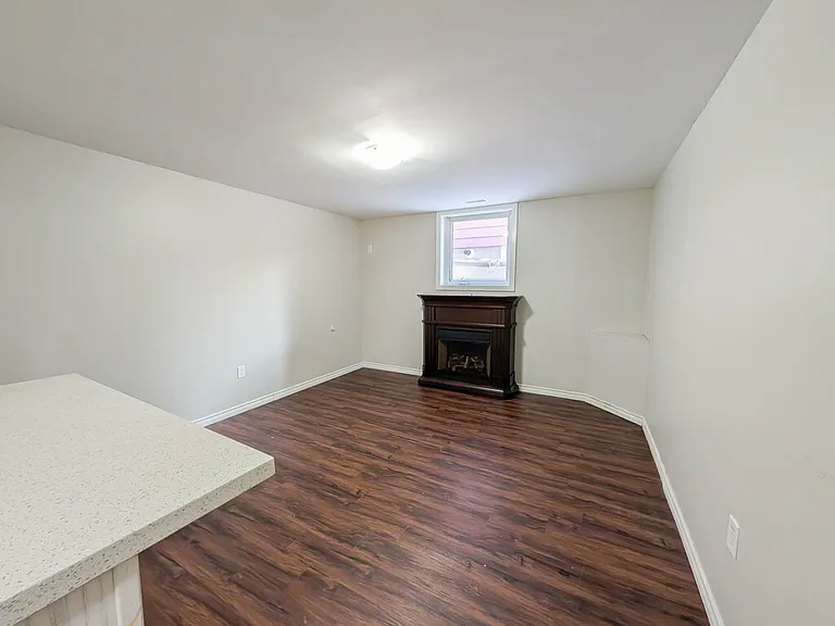 89 Clarendon Ave — Photo 3