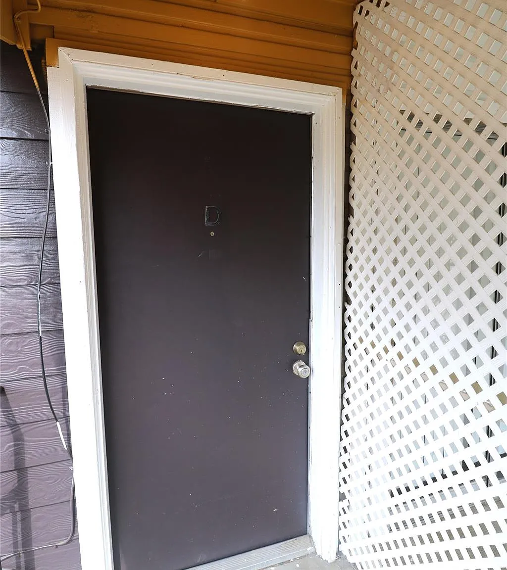 2 bed, 2.0 bath, 736 sqft, $1,200 — Photo 4