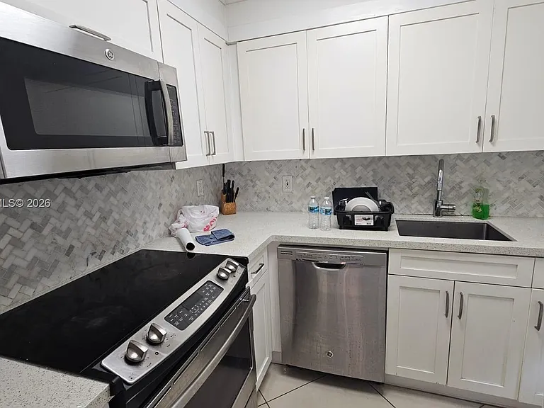 220 Kings Point Dr #105 — Photo 11