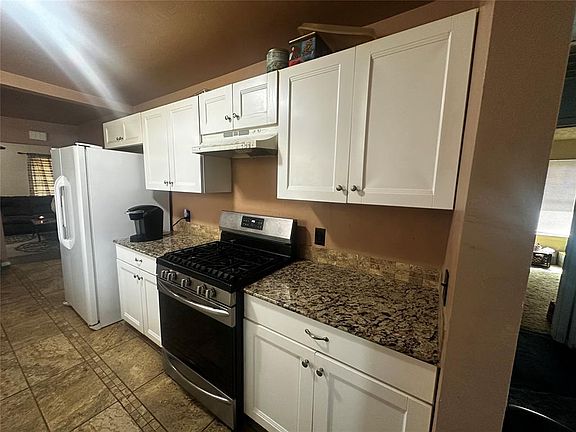 5th image of 5006 N Douglas Blvd