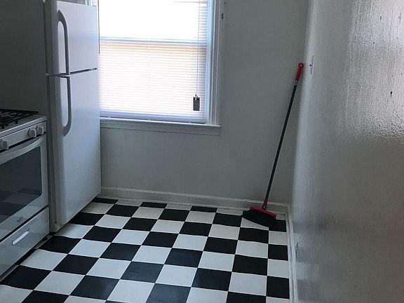 3rd image of 6304 Gardenia St #2