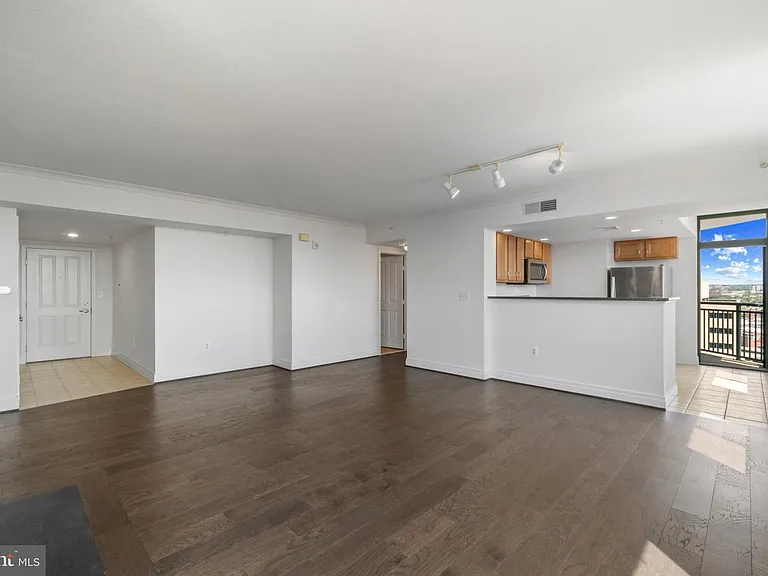 414 Water St #1812 — Photo 7
