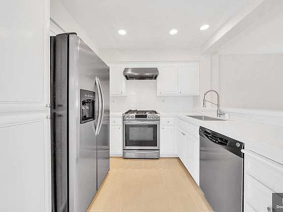 2nd image of 410 Skylark Ct #410