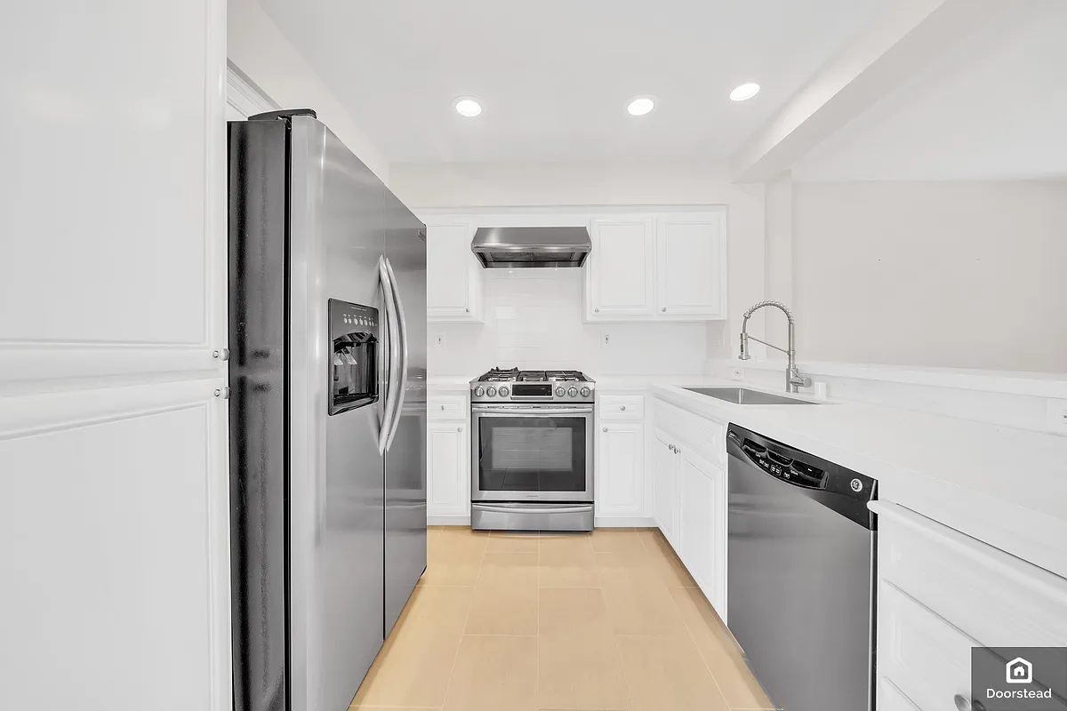 Building Photo - 410 Skylark Ct #410