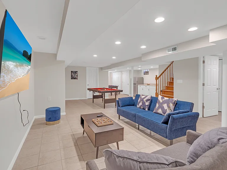 1100 Edmer Ave — Photo 5