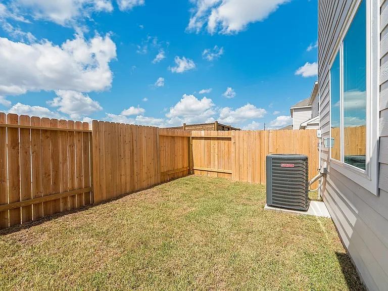 3915 Deledda Dr — Photo 27