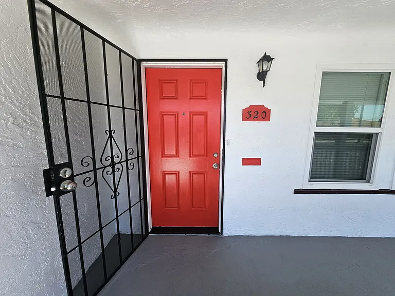 320 Locust Ave — Photo 7
