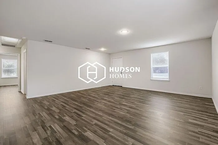3 bed, 2.0 bath, 1510 sqft, $1,375 — Photo 4