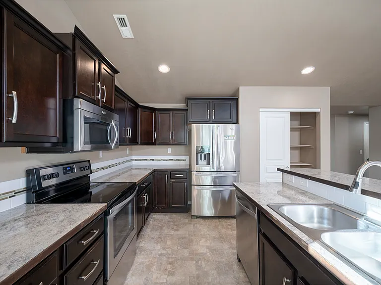 629 S Lakeland Dr — Photo 9