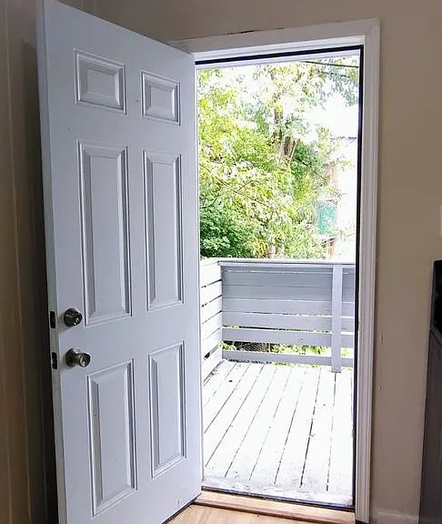 305 Moore Ave — Photo 9