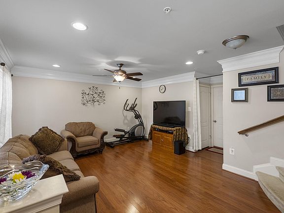 3rd image of 11890 Country Squire Way