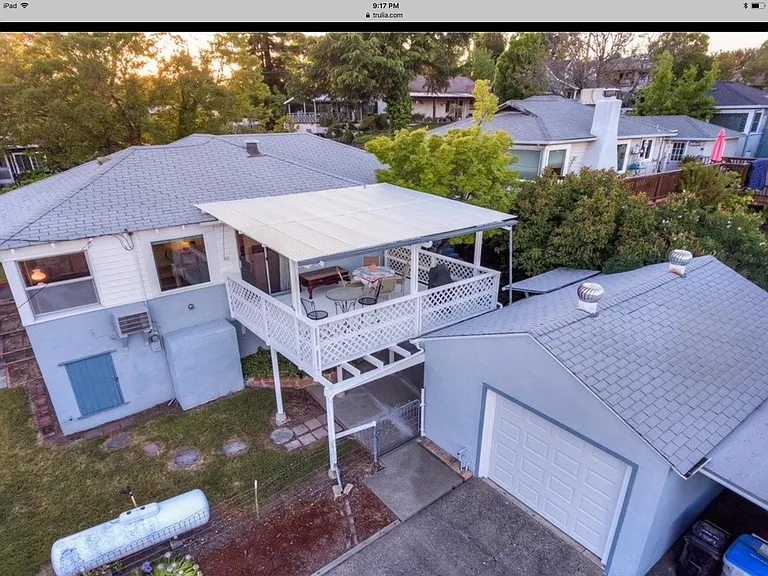 2210 Ashe St — Photo 10