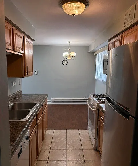 1900 W Knightsbridge Dr #1A — Photo 3