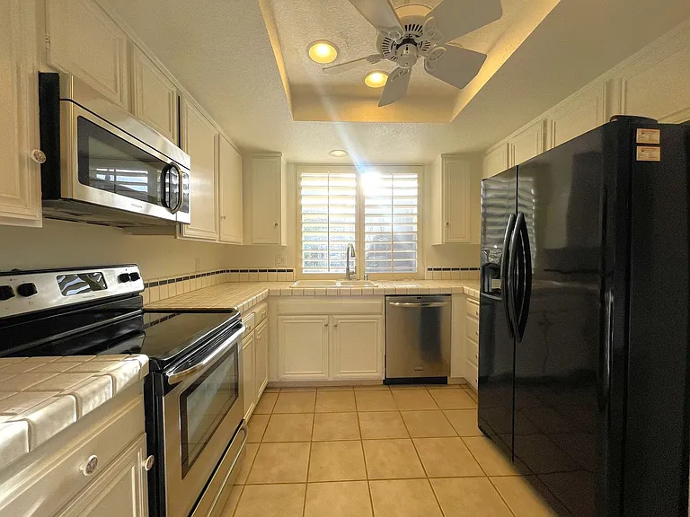35 Malaga Dr — Photo 7