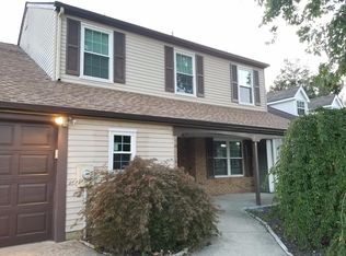 8 Briarcreek Dr, Voorhees, NJ 08043