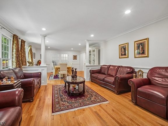5th image of 24 Rippling Brook Dr