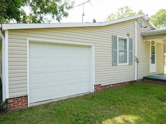 3rd image of 275 Mims St