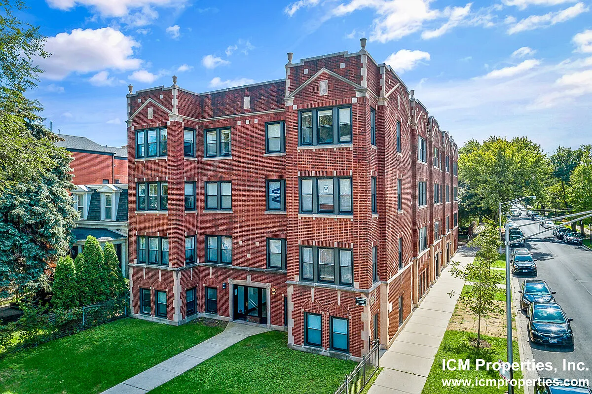 2 bed, 900 sqft, $2,770 — Photo 3