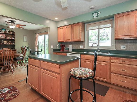 4th image of 39 Claremont Dr