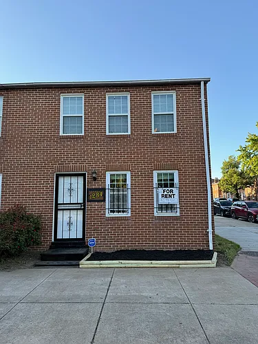 1234 E Madison St Photo 1