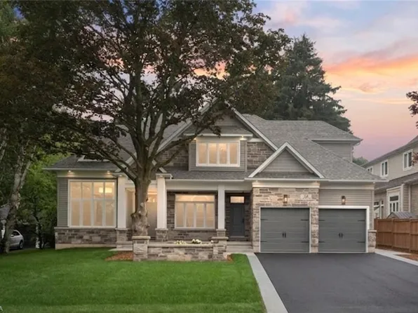 150 Saint Margarets Rd, Hamilton, ON L9G 2L2