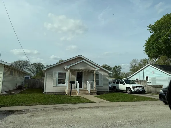812 E Pembroke St, Tuscola, IL 61953