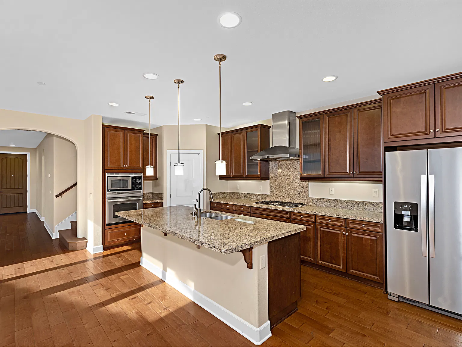 4 bed, 2630 sqft, $6,300 — Photo 4