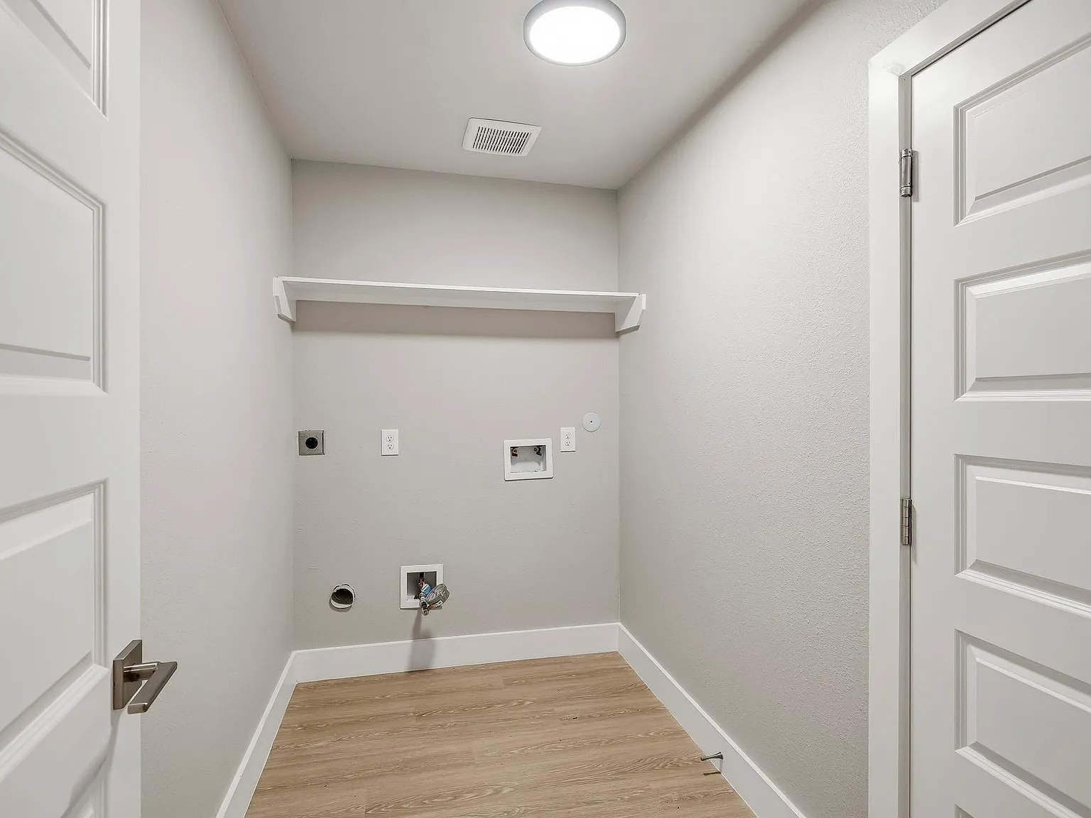 3 bed, 2.0 bath, 1299 sqft, $1,800 — Photo 2