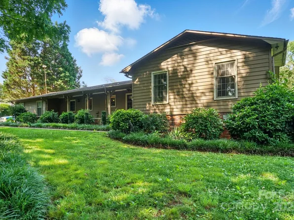 3135 Lake Shore Rd S, Denver, NC 28037