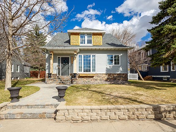 4th image of 714 1st Ave E