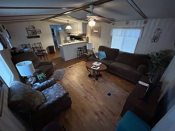 4th image of 908 Pamela St