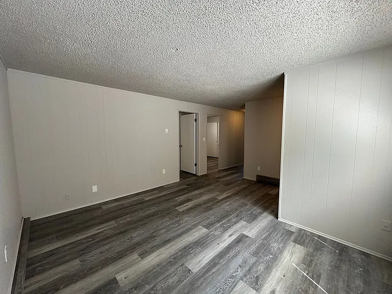 603 E 3rd Ave — Photo 8