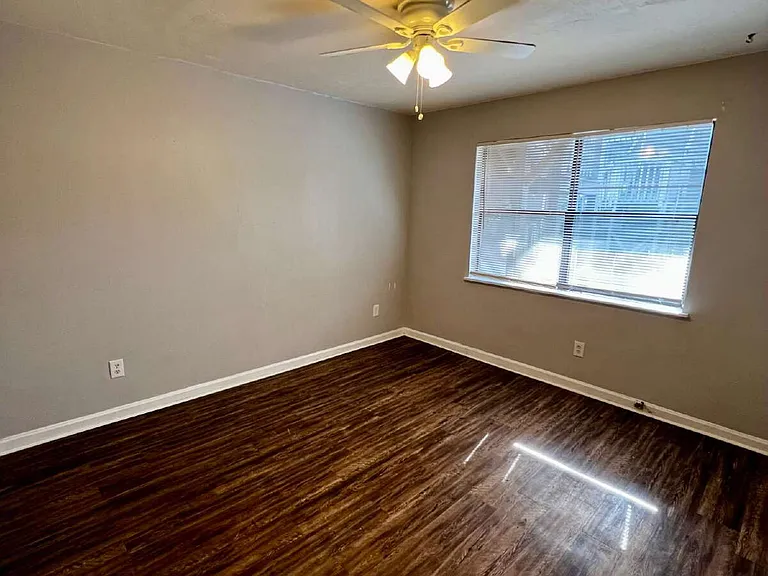 301 Dixie Dr #H2 — Photo 7