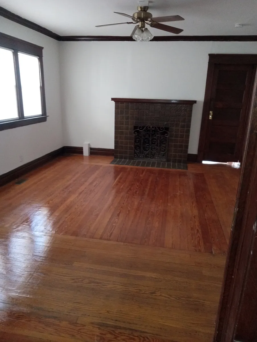 Building Photo - 323 W Saginaw St #1