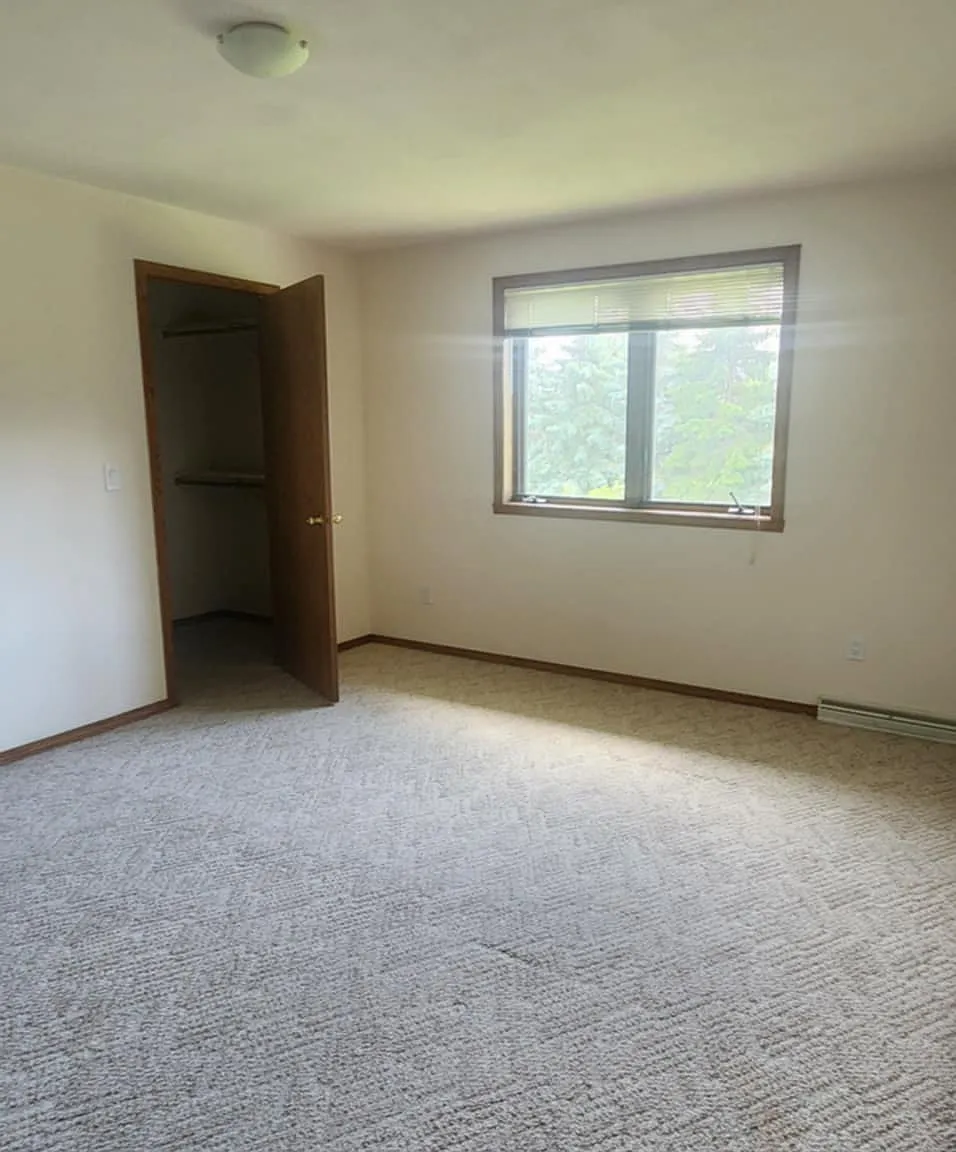 3 bed, 1800 sqft, $1,900 — Photo 2