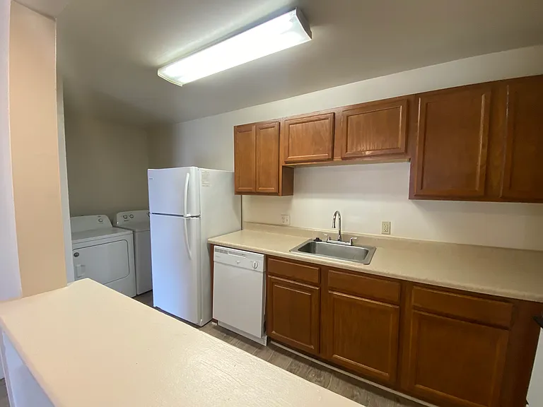 County Green Apartments — Photo 58
