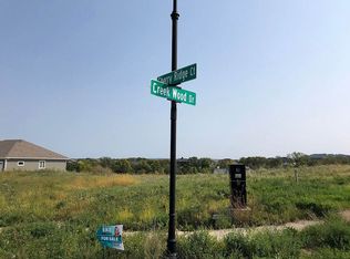 73 Creek Wood Dr, Dubuque, IA 52003
