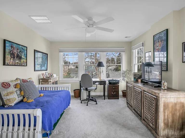 812 Claridge Dr — Photo 18