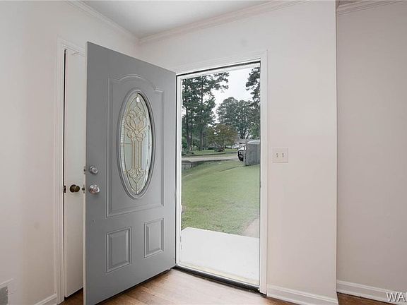 3rd image of 213 E Glen Iris Ln