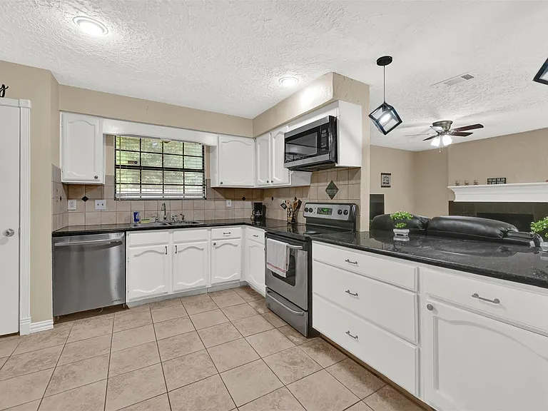 14102 Sylvia Dr — Photo 22