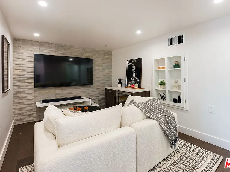 3850 Glenalbyn Dr — Photo 25