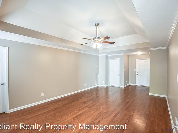 3rd image of 327 Chalet Cir