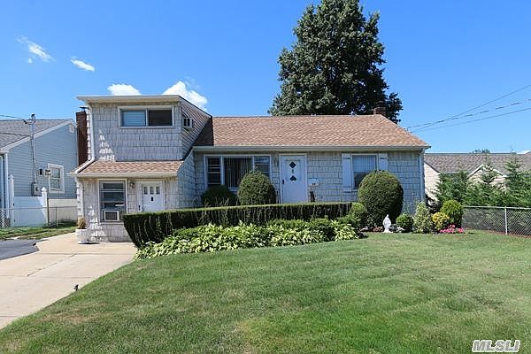 1st image of 15 Carleton St