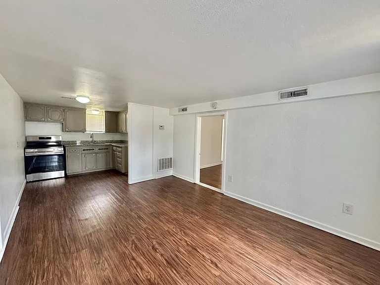 442 Babb Dr — Photo 3