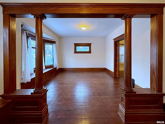 5th image of 300 E Frye Ave