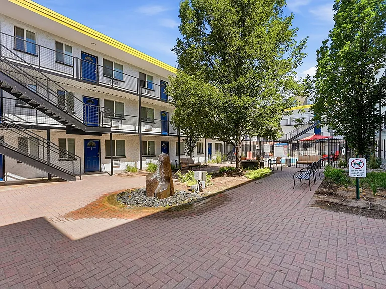Courtyard at Cherry Creek — Photo 75