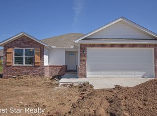 1661 Gallant Fox Ln, Prairie Grove, AR 72753