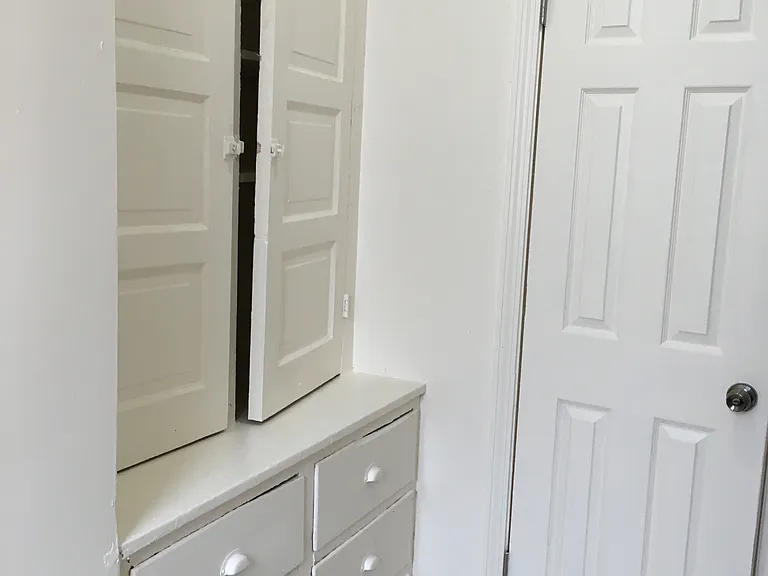 128 Stratford Ave #2B — Photo 4